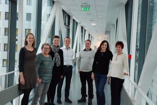 Bilde av brukerrepresentanter fra Blodkreftforeningen i møte med forskningsgruppe på Radiumhospitalet